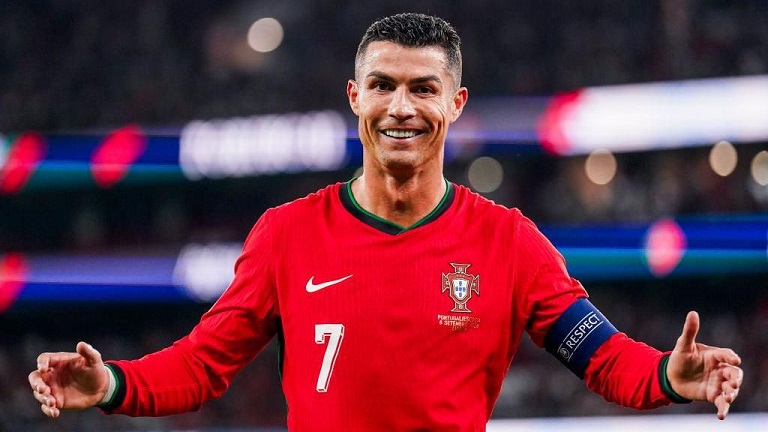CRISTIANO RONALDO bryter igenom karriärens 900:e mål